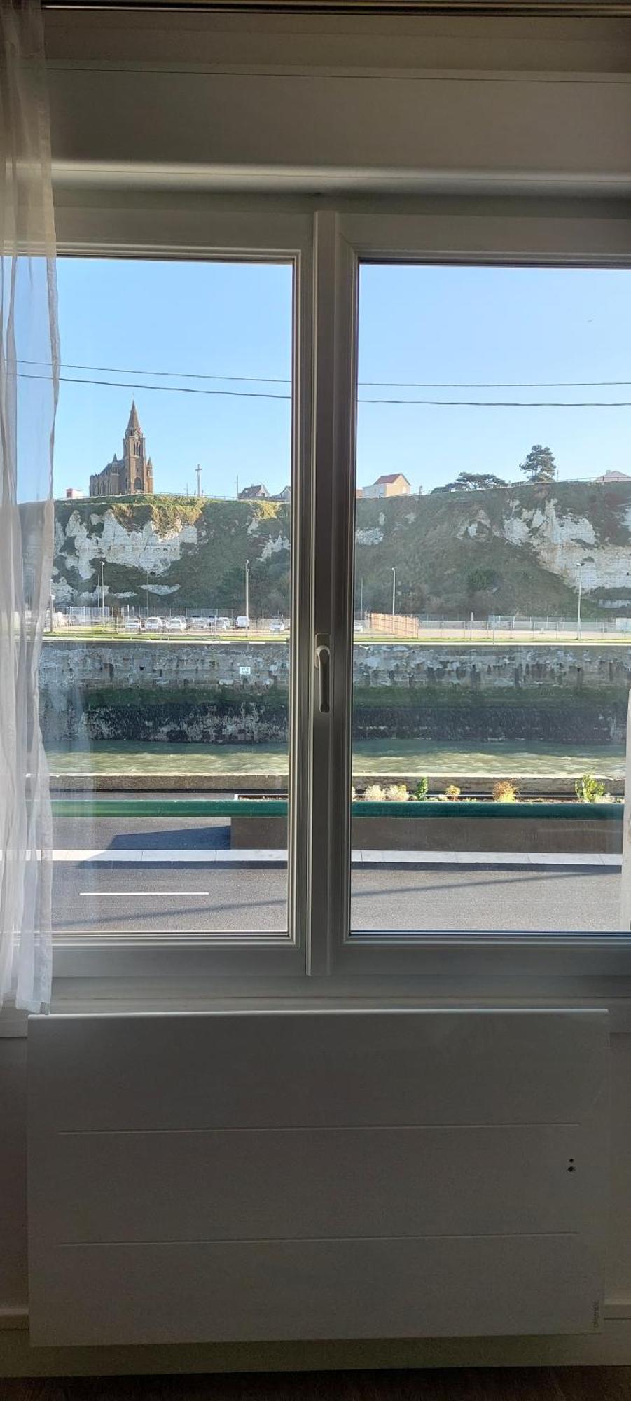 Appartement Quai Ouest, Vue Entree Port, Stationnement Gratuit, Lits Faits Pour Votre Arrivee, Serviettes De Toilettes Fournies دْييب المظهر الخارجي الصورة